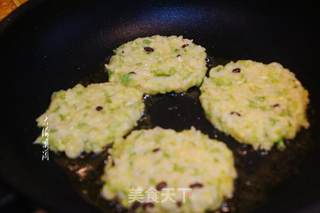 快手早餐米饭饼的做法步骤:5