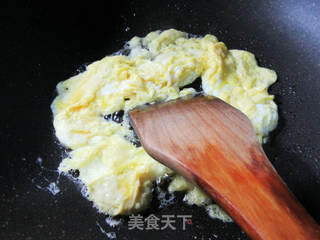 鸡蛋芹菜叶炒饭的做法步骤：3