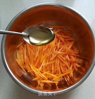 蒸胡萝卜丝的做法步骤:4