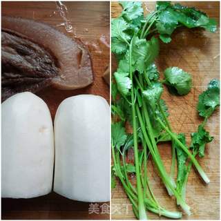 白萝卜炖腊肉的做法步骤：1