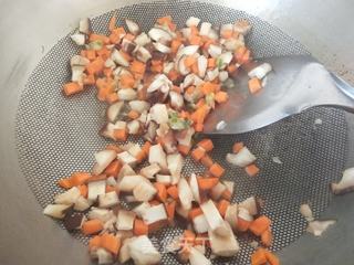山药香菇鸡蛋蔬菜汤的做法步骤:4
