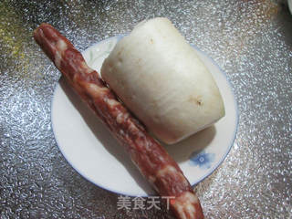 香肠煮萝卜的做法步骤：1