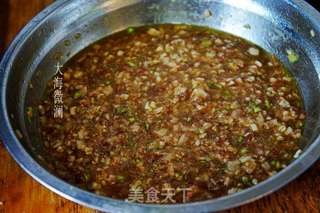 酸菜猪肉馅水饺的做法步骤:3