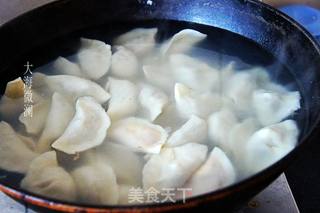 酸菜猪肉馅水饺的做法步骤:7