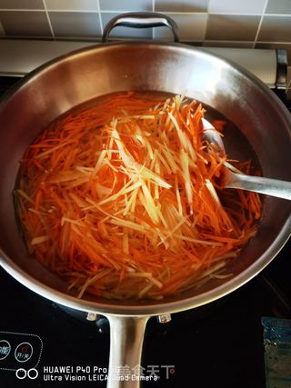 好吃的炝拌菜&土豆胡萝卜炝双丝的做法步骤:5
