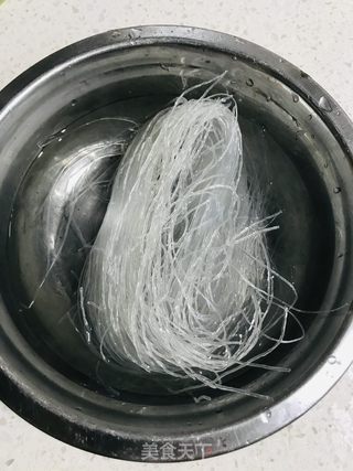 鸡翅蒸粉丝的做法步骤：2