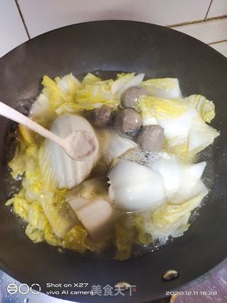 #牛肉丸子炖白菜的做法图解7