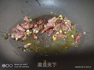 香肠酸菜炒饭的做法步骤：2