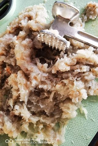 相似度极高的荔枝虾球的做法步骤:6