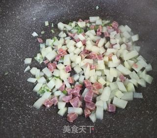 土豆腊肠炒饭的做法步骤:4