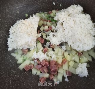 土豆腊肠炒饭的做法步骤:5
