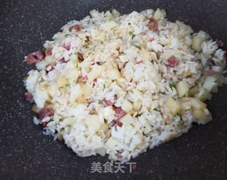 土豆腊肠炒饭的做法步骤:6