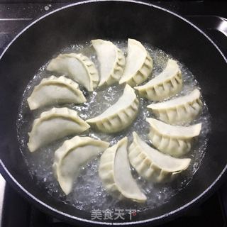 荠菜煎饺的做法步骤：9