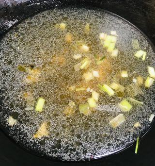 酸菜粉丝炖脆肠鸭血的做法步骤：6