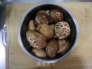 冬至南瓜饺子(香菇大肉馅)水饺的做法步骤:2