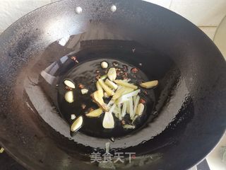 砂锅鱼头煲的做法步骤:2