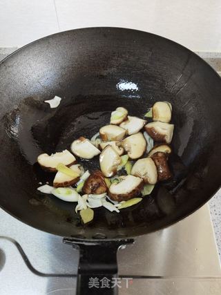 香菇枸杞烧萝卜的做法步骤:6