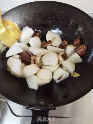 香菇枸杞烧萝卜的做法步骤:7