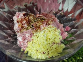 白菜猪肉馅饺子的做法步骤:6