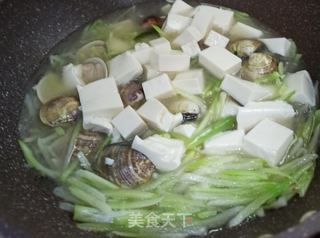 青萝卜蛤蜊炖豆腐汤的做法步骤：6