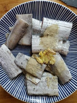 糖醋汁炖带鱼的做法步骤:2