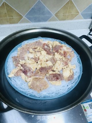 粉蒸肉盖粉丝的做法步骤：6