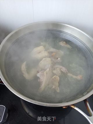 口蘑炖鸽子的做法步骤:4