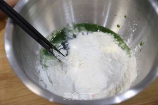 菠菜手擀面的做法步骤:2