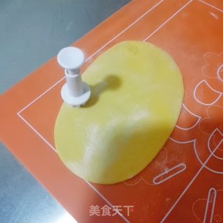 小雏菊南瓜馒头的做法步骤:11