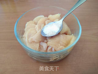 芹菜炒鸡肉片的做法步骤:2