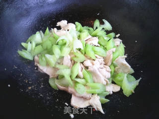 芹菜炒鸡肉片的做法步骤:8