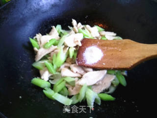 芹菜炒鸡肉片的做法步骤:9