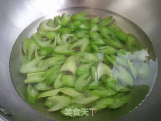 芹菜炒鸡肉片的做法步骤:6