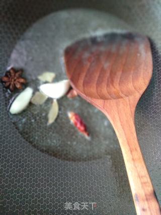 小茴香烧芋头的做法步骤:2