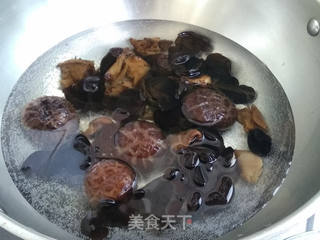 菌菇炸酱面的做法步骤:4
