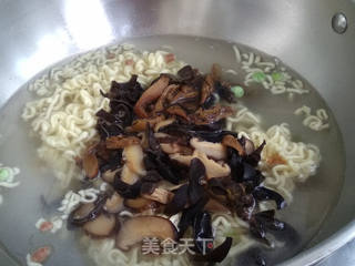 菌菇炸酱面的做法步骤:9