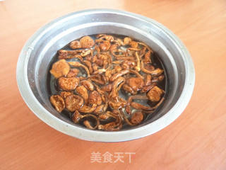 牛肋条炖黄蘑的做法步骤:2