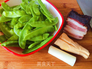 #腊肉炒荷兰豆的做法图解2