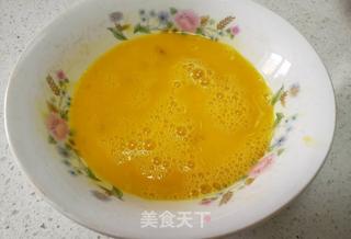 槐花鸭蛋包子的做法步骤:3