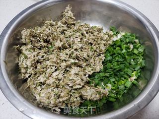 槐花鸭蛋包子的做法步骤:5
