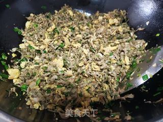 槐花鸭蛋包子的做法步骤:6
