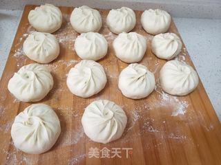 槐花鸭蛋包子的做法步骤:12