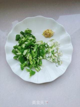 小虾米炒辣椒的做法步骤:3