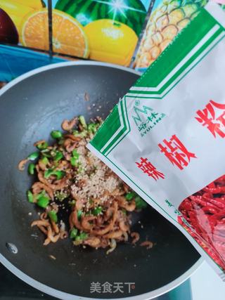 小虾米炒辣椒的做法步骤:11