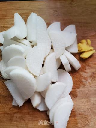 菌菇白萝卜炖鸡块的做法步骤:3