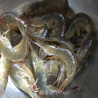 香辣虾鸡翅煲的做法步骤：1