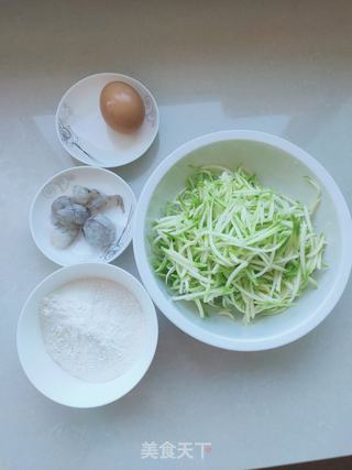 黄油虾仁煎菜饼的做法步骤:2