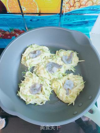 黄油虾仁煎菜饼的做法步骤:6