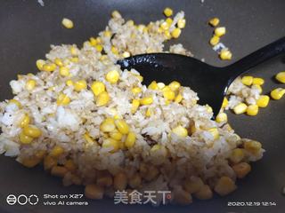 玉米炒饭的做法步骤：3