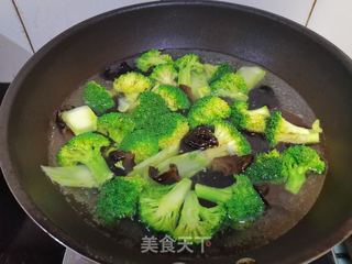 清炒木耳山药西蓝花的做法步骤：4